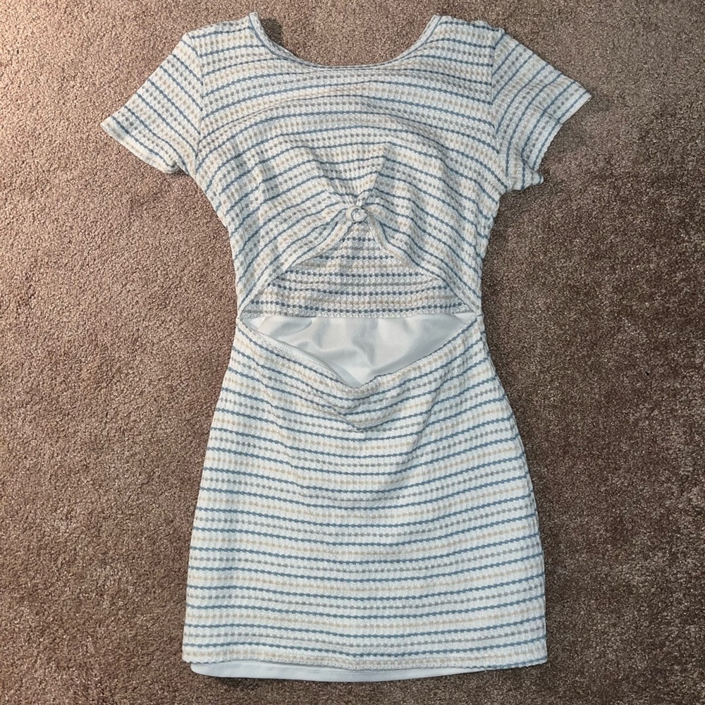 White dress blue lines